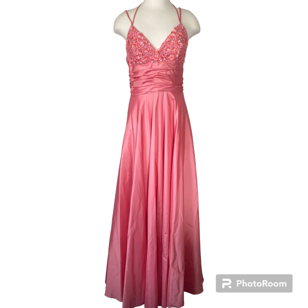 Issue New York Coral Beaded Tie Neck Prom Evening Gown Size S